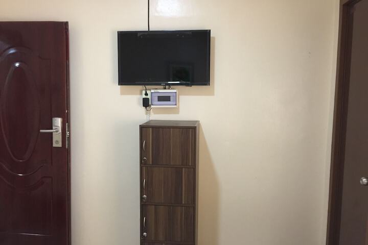 Room 10 of 34
