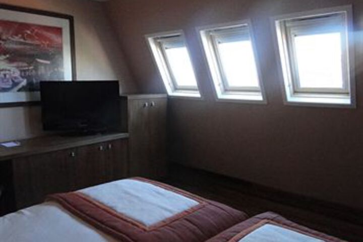Room 21 of 50