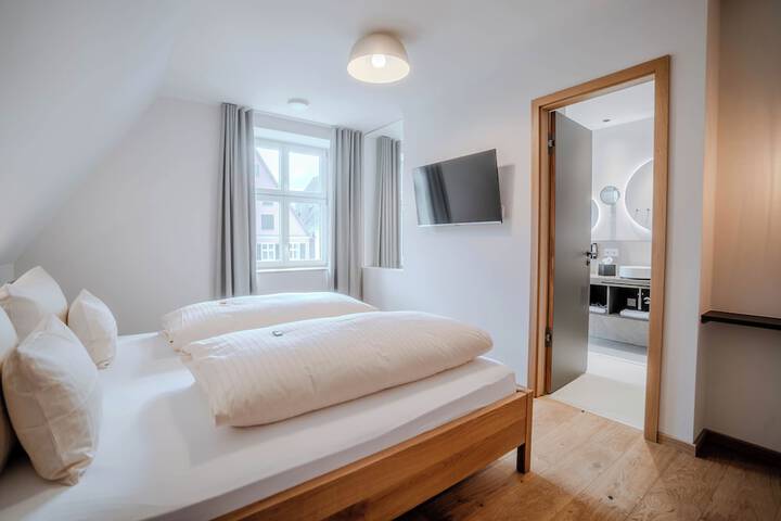 Room 34 of 130