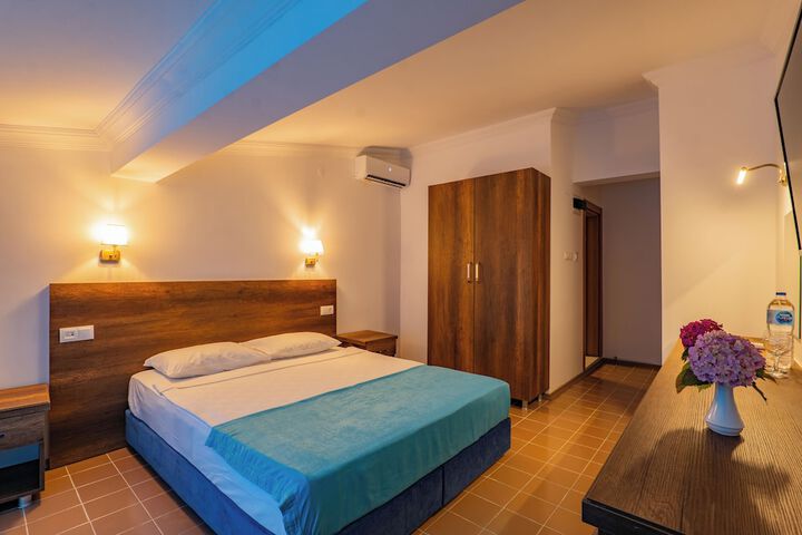 Room 5 of 209