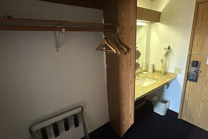 Room 20 of 49