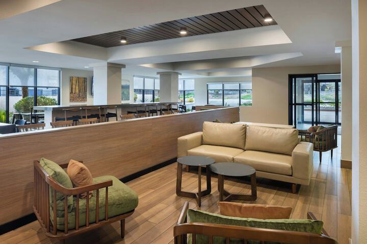 Lobby lounge