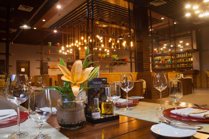 Dining 34 of 51