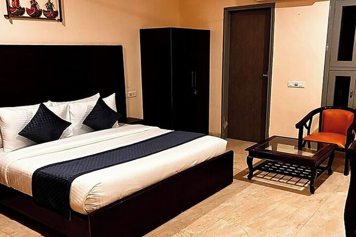 Room 8 of 38