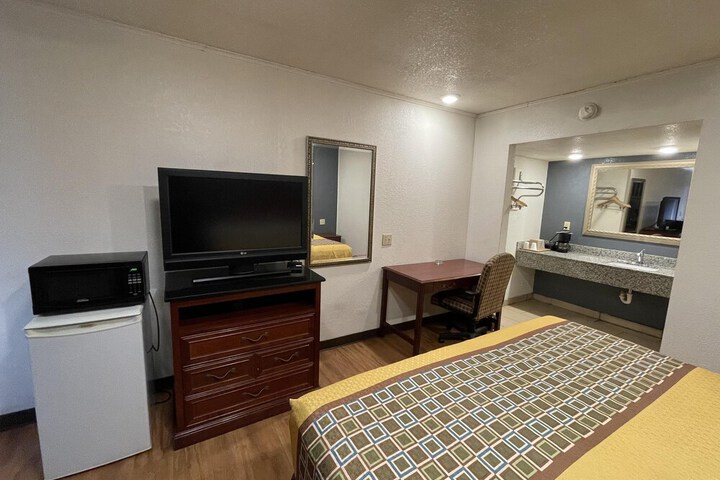 Room 15 of 25