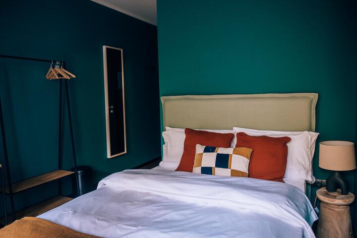 Room 6 of 25
