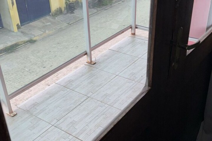 Room 10 of 72