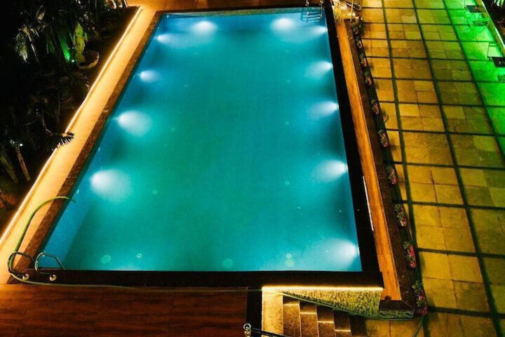 Pool 6 of 8