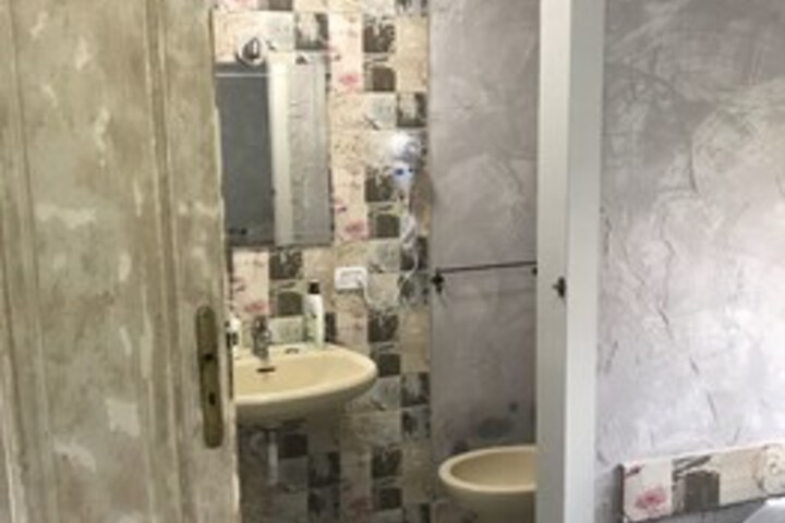 Room 5 of 38