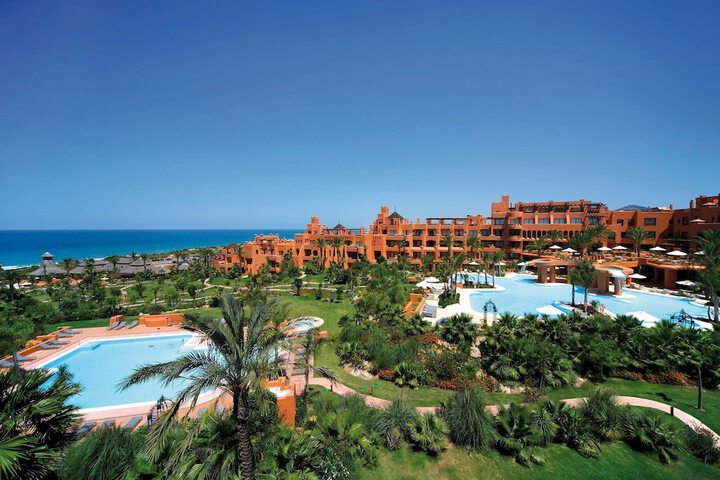 Hotel Pool