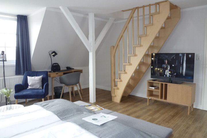 Room 8 of 63