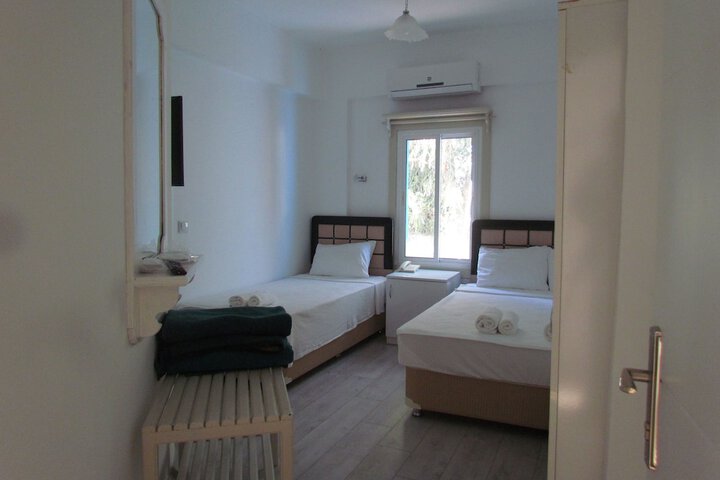Room 9 of 48
