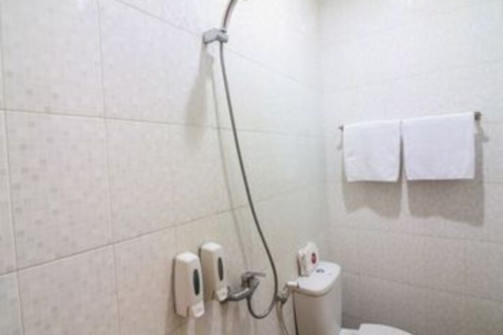 Room 2 of 16