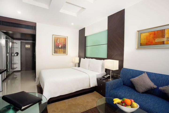 Room 6 of 35