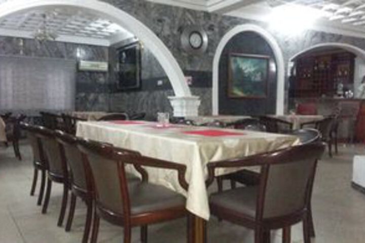 Dining 42 of 45