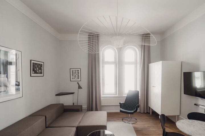 Room 12 of 18
