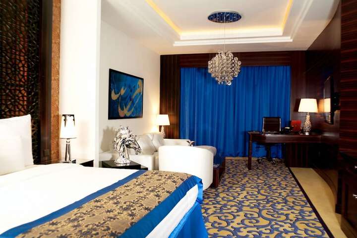 Room 6 of 44