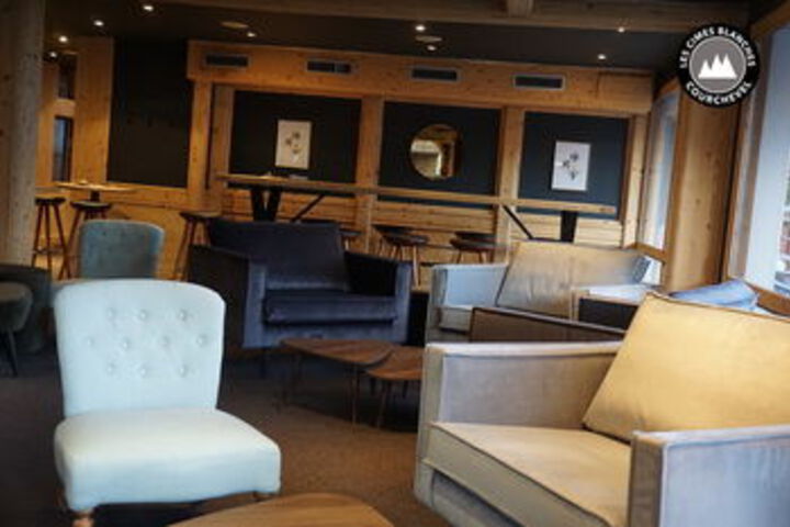 Lounge 23 of 35