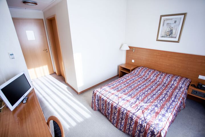 Room 15 of 108