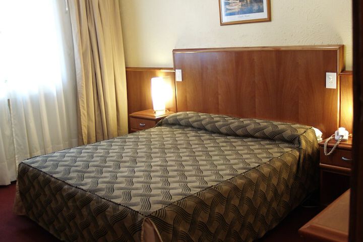 Room 16 of 39