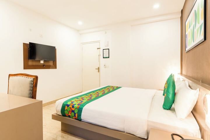 Room 16 of 40