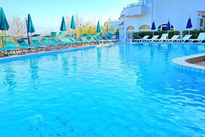 Pool Hotel