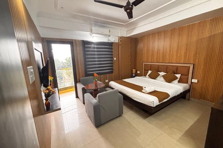 Room 16 of 34