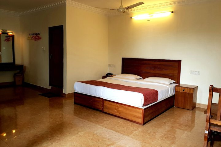Room 8 of 48