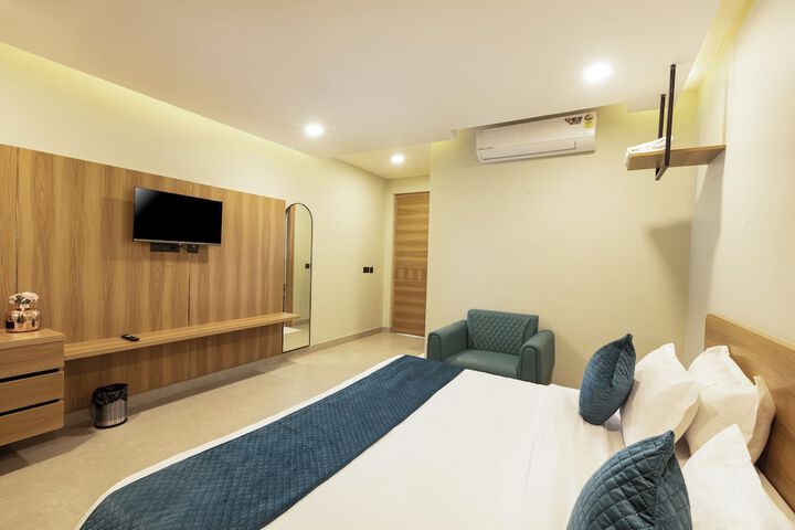 Room 2 of 18