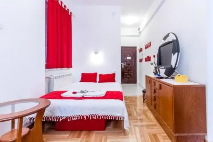 Room 5 of 13