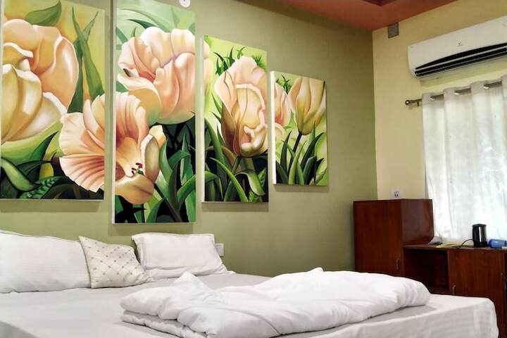 Room 2 of 27