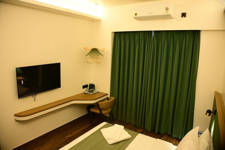 Room 2 of 37
