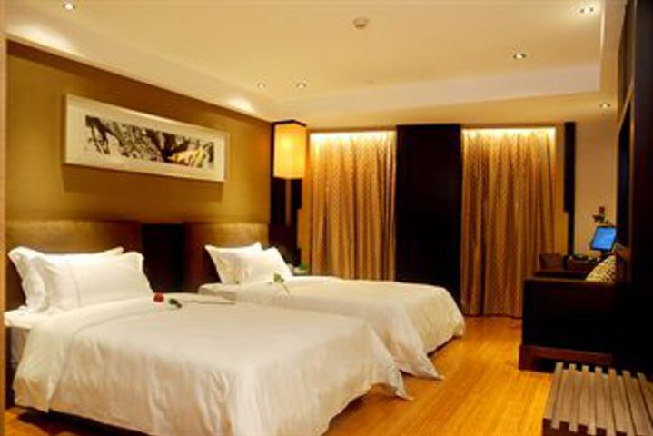 Room 6 of 32