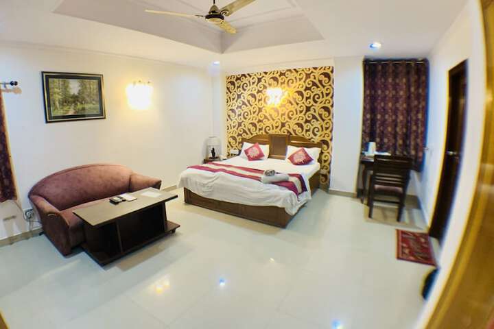 Room 12 of 71