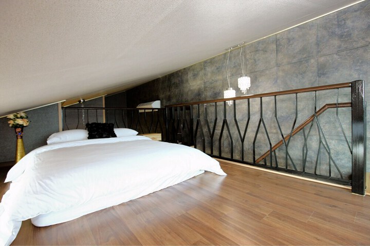 Room 4 of 71