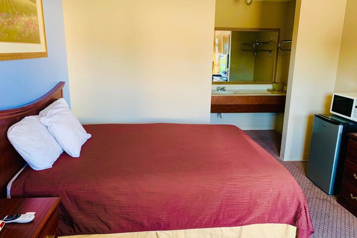 Room 9 of 25