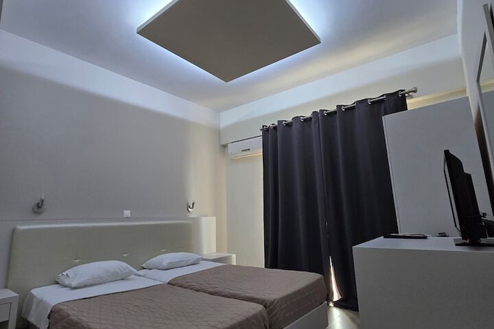Room 17 of 36
