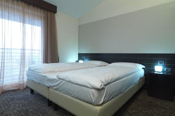 Room 3 of 43
