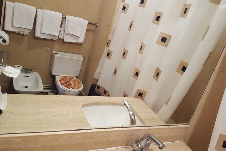 Room 31 of 38