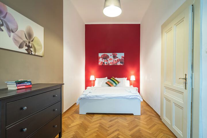 Room 82 of 236
