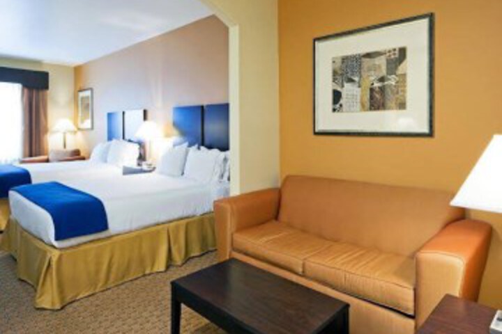 Suite 13 of 40