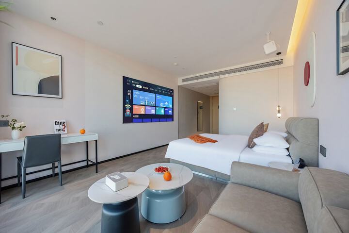 Room 33 of 60