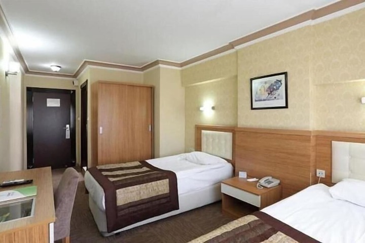 Room 4 of 12