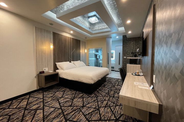 Room 14 of 18