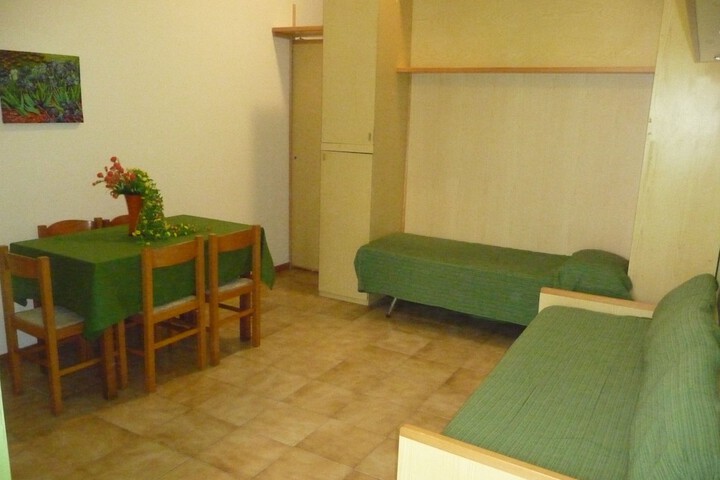 Room 4 of 65