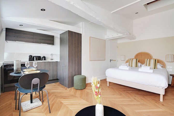 Room 15 of 28