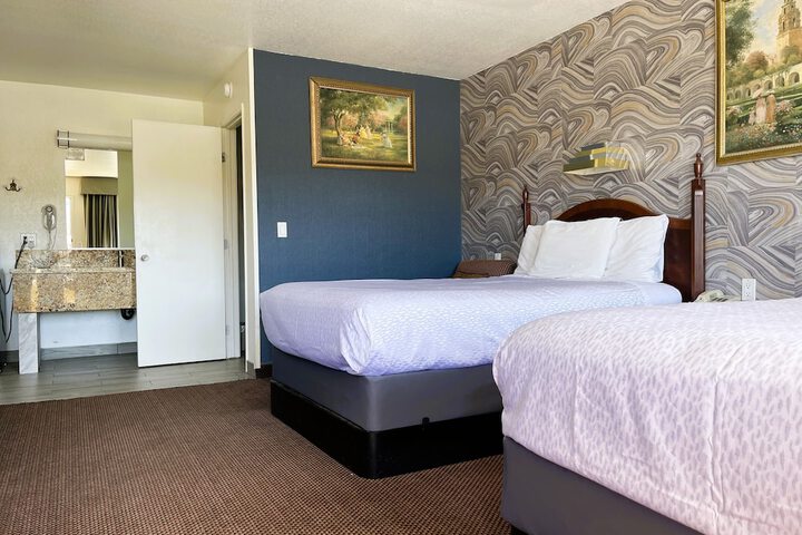 2 Double Beds Accessible (24 of 24)