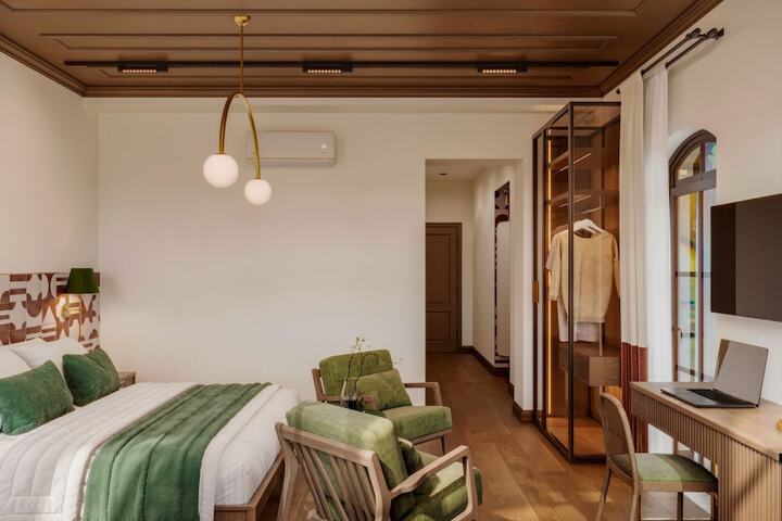 Room 5 of 32