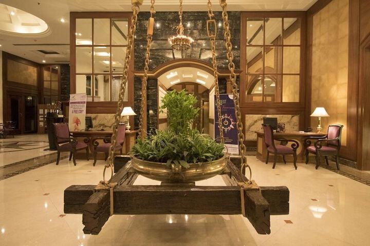 Entrance & Lobby