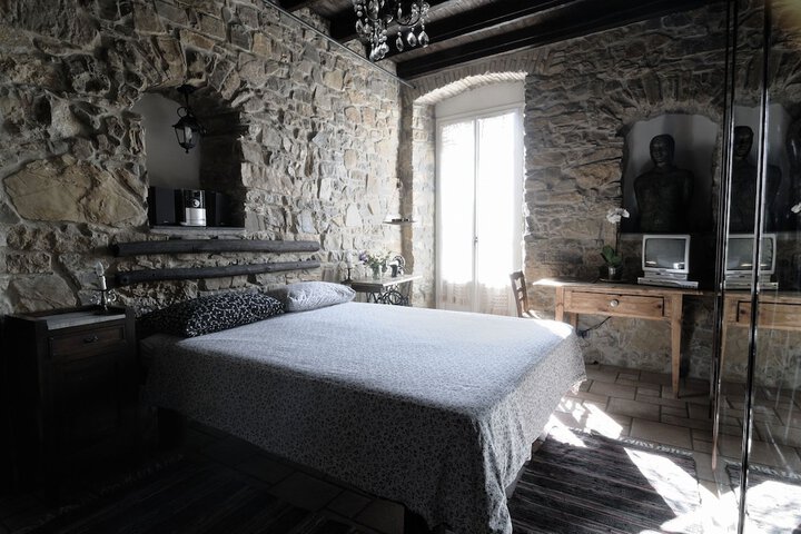 Room 3 of 26